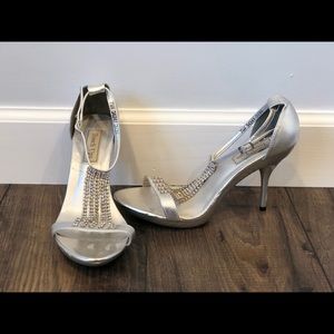 👠Elegant heels 👠 perfect for formal or wedding!